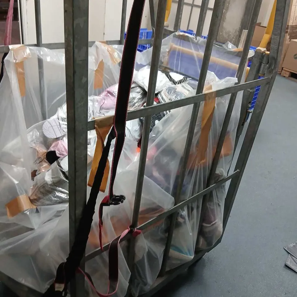 LARGE QUANTITY OF ASSORTED SHOES AND FOOTWEAR