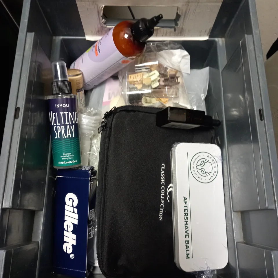 BOX OF APPROXIMATELY 20 COSMETIC ITEMS TO INCLUDE - GARNIER BODY SUPERFOOD - MAMIA BABY BEDTIME BATH WASH - EYELASH CURLERS - ETC 
