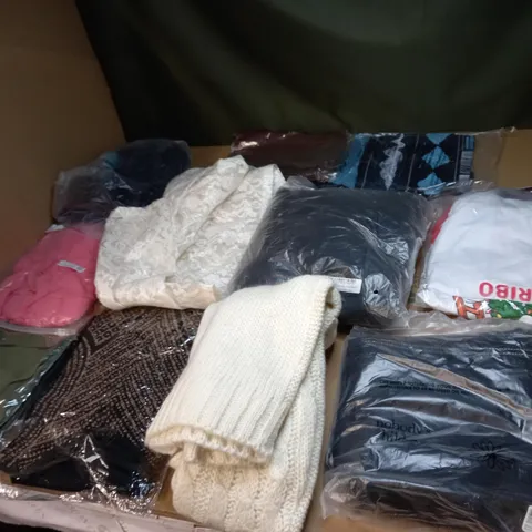LOT OF APPROX 20 ASSORTED CLOTHING ITEMS TO INCLUDE JUMPERS, JEANS AND T-SHIRTS