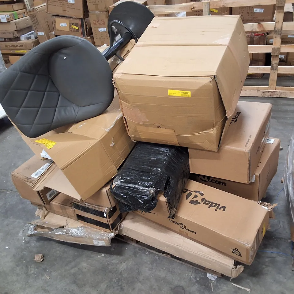 PALLET CONTAINING ASSORTED FLATPACK FURNITURE PARTS