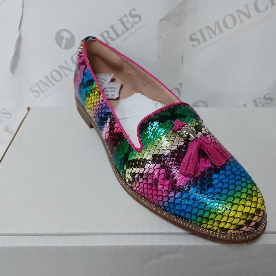 BOXED PAIR OF MODA IN PELLE ENLIE LOAFERS IN RAINBOW SIZE 6