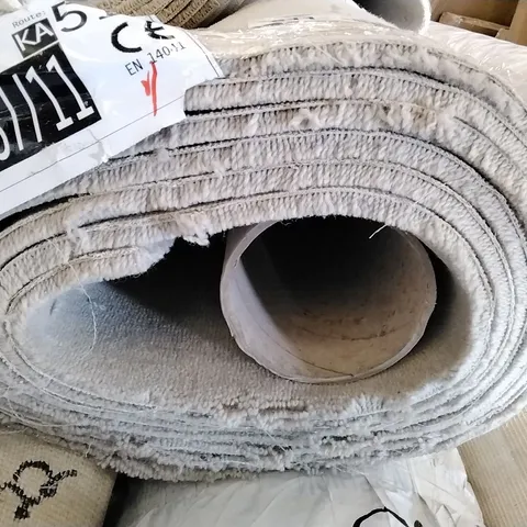 ROLL OF QUALITY ROYAL VELVET HEMWOOD CARPET APPROXIMATELY 5.4 X 5M