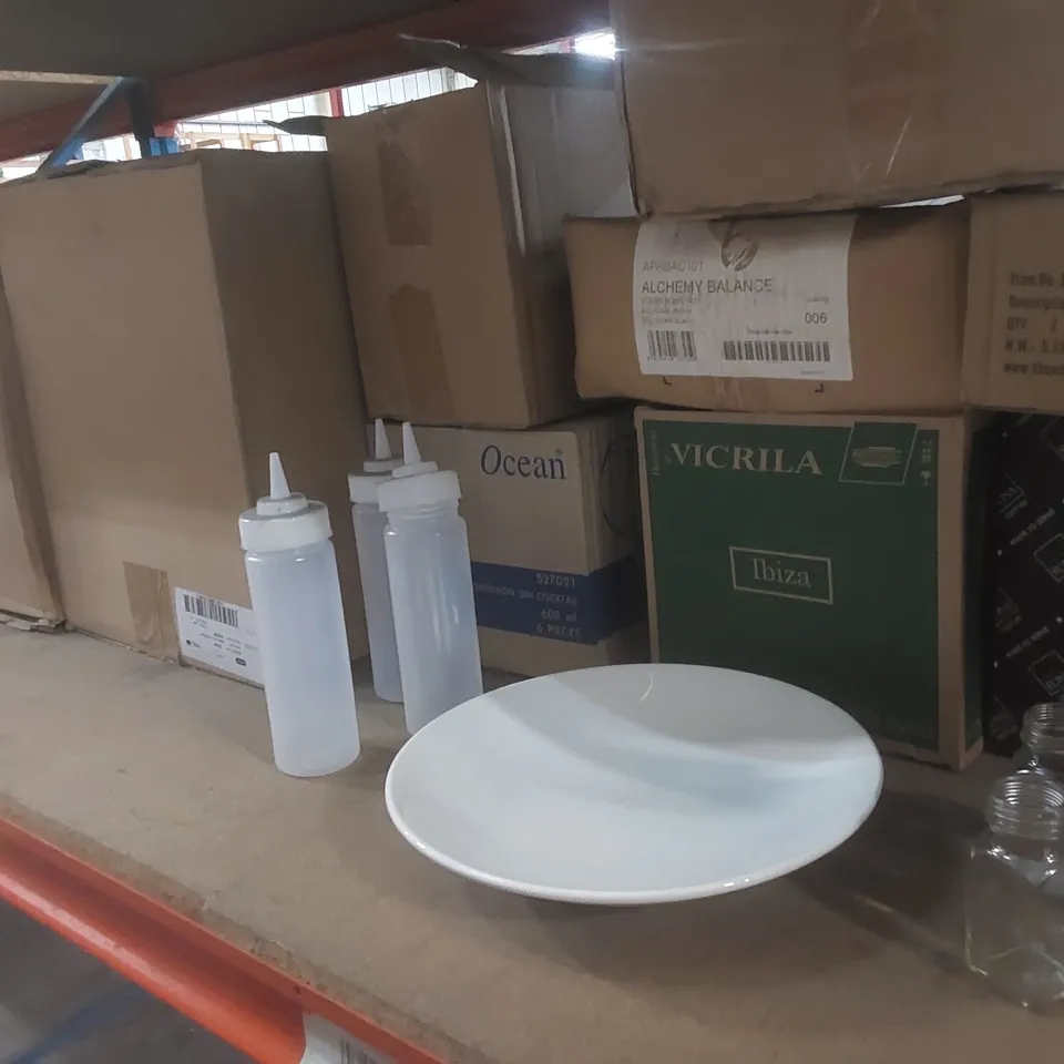 LOT OF ASSORTED CATERING AND RESTAURANT PRODUCTS TO INCLUDE; PLASTIC STORAGE CONTAINERS, PLATES, GLASSES, CONDIMENT BOTTLES ETC