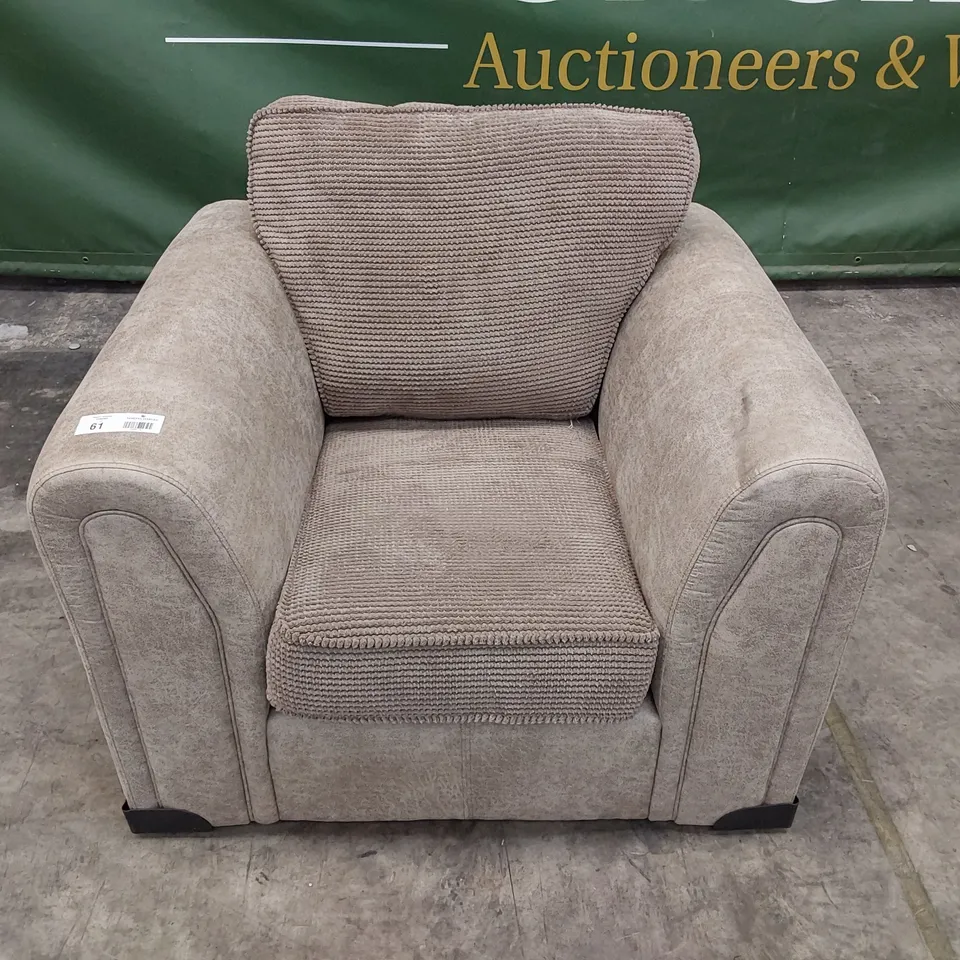 QUALITY DESIGNEREASY CHAIR FAUX LEATHER AND JUMBO CORD