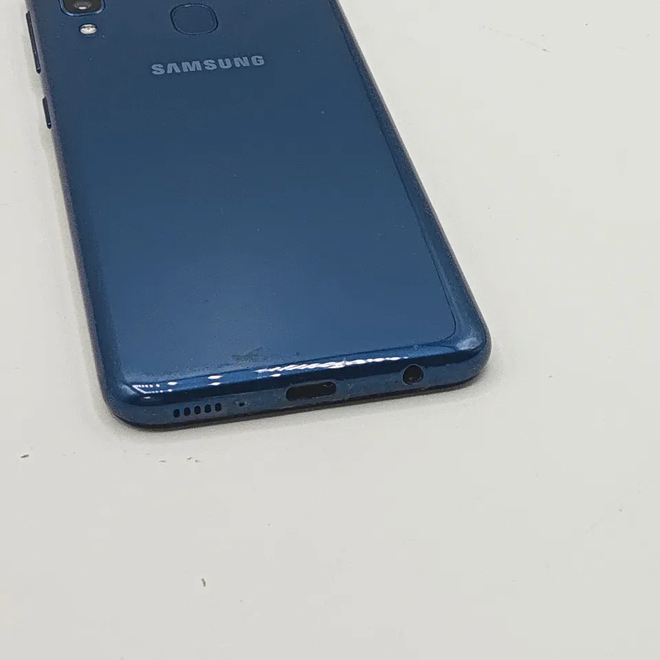 UNBOXED SAMSUNG A20E 32GB IN BLUE 