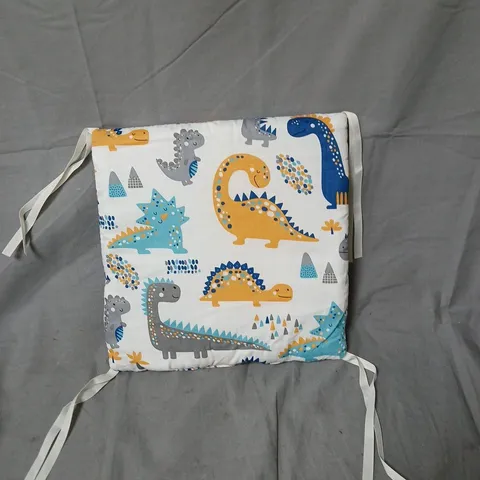 APPROXIMATELY 6 CREAM DINOSAUR-PRINT CHILDREN'S CUSHIONS WITH BAG 