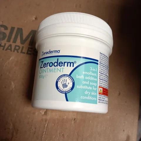 APPROXIMATELY 20 ASSORTED COSMETIC ITEMS INCLUDING ZERODERM OINTMENT , CUTICURA HAND GEL AND AVEENO SKIN RELIEF BODY WASH 