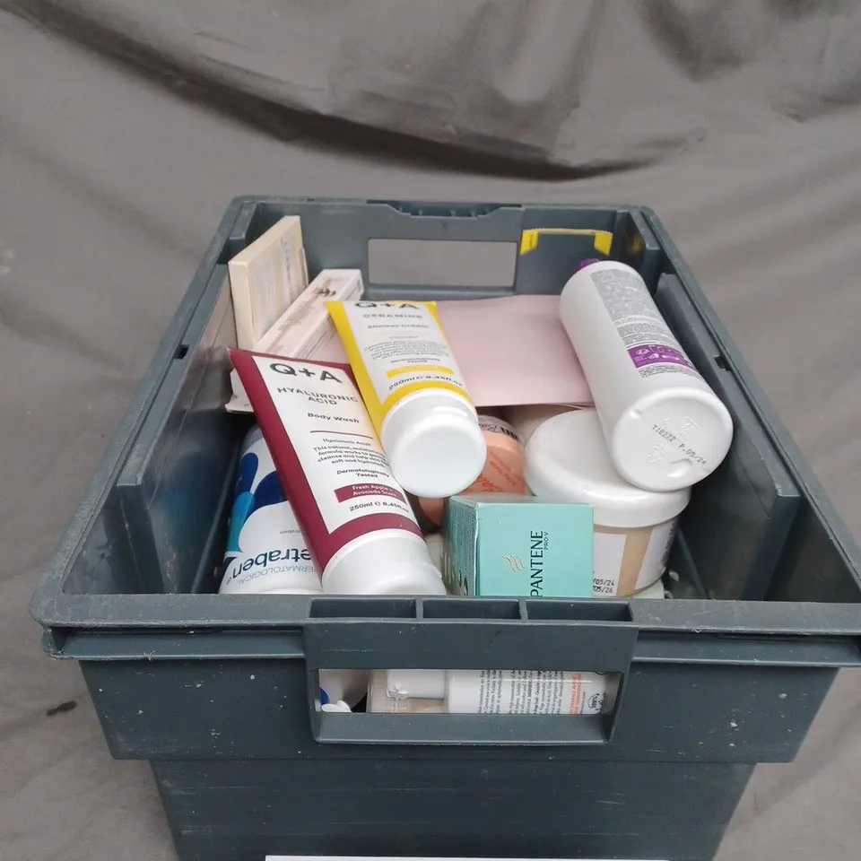 TOTE OF ASSORTED COSMETIC ITEMS TOO INCLUDE , HAIR THICKENING TREATMENT , SHOWER CREAM , ETC 