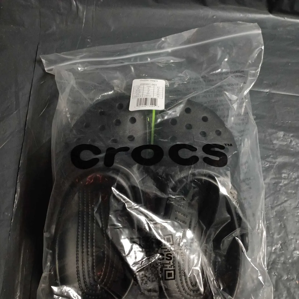 CROCS CLASSIC CLOGS – BLACK - UK SIZE J5