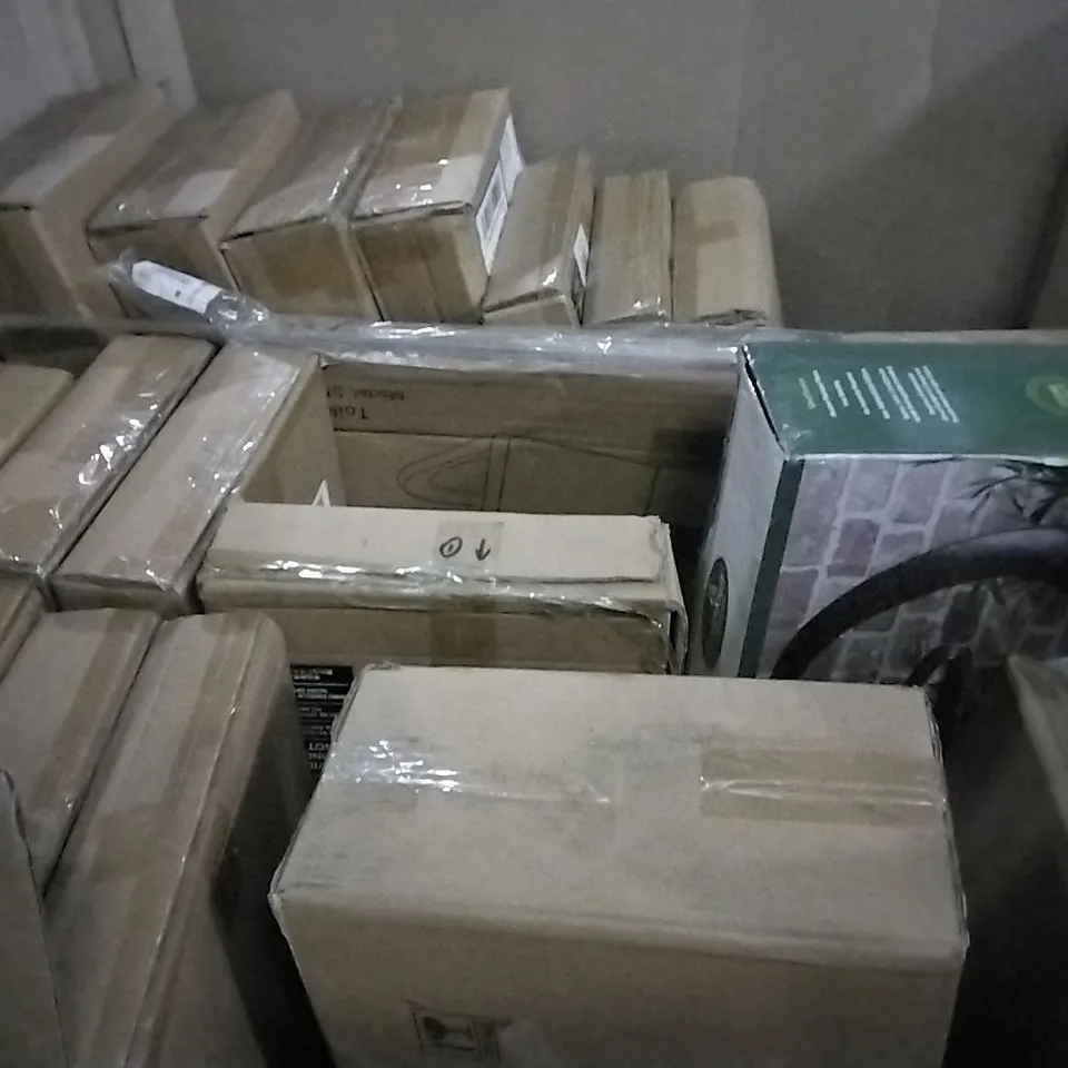 PALLET OF ASSORTED ITEMS INCLUDING MASS DYNAMIC TOILET SEAT, PURPLE CUTTING MAT, 4 DRAWER STORAGE UNIT, GARDENKRAFT SOLAR SCULPTURE, STOREMIC TOILET SEAT, CSYY