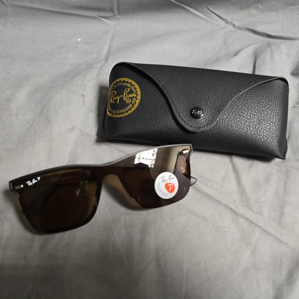 RAY-BAN SUNGLASSES – BROWN FRAME WITH CASE