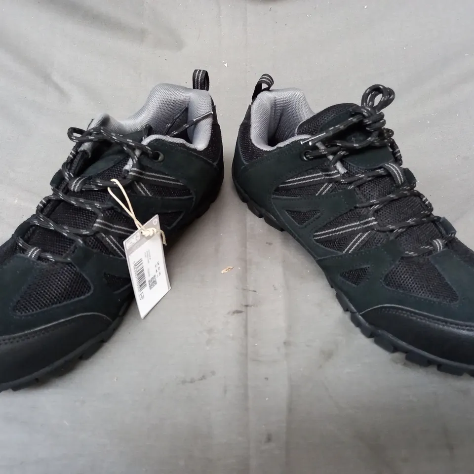 BOXED PAIR OF MOUNTAIN WAREHOUSE OUTDOOR III WALKING SHOES IN BLACK UK SIZE 10