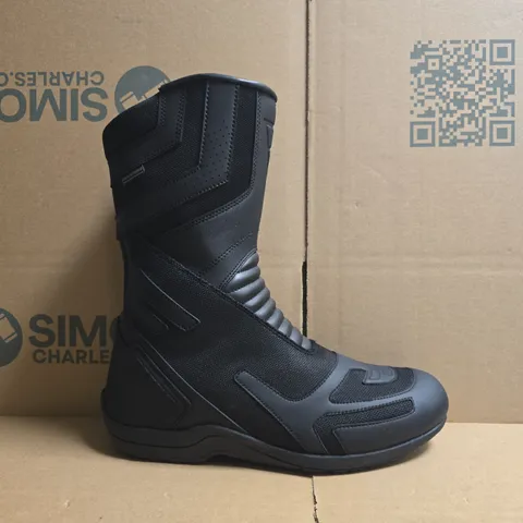 BOXED PAIR OF MODEKA SEIFEL VALENO MOTORCYCLE BOOTS IN BLACK SIZE UK 10