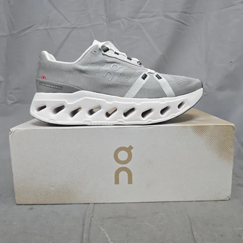 BOXED PAIR OF ON CLOUDECLIPSE SHOES IN ALLOY/WHITE SIZE UK 9.5