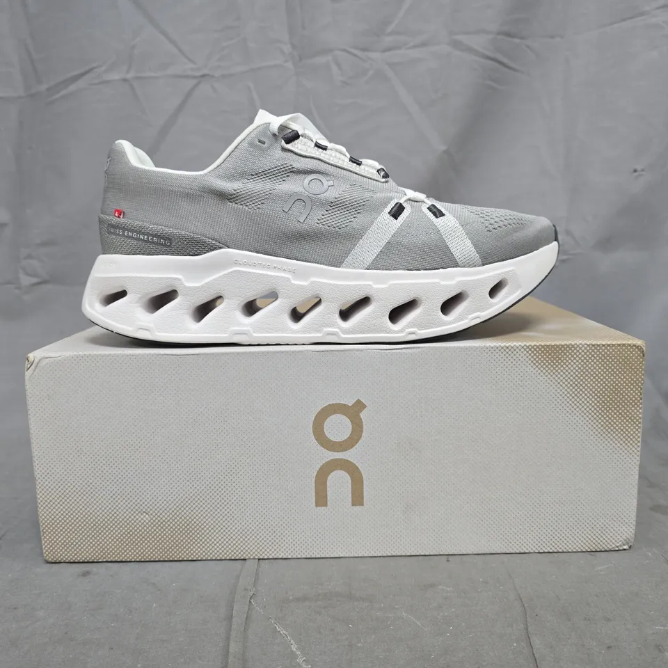BOXED PAIR OF ON CLOUDECLIPSE SHOES IN ALLOY/WHITE SIZE UK 9.5