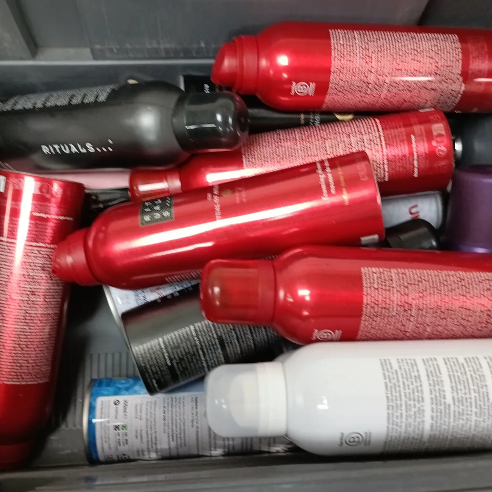 APPROXIMATELY 12 ASSORTED AEROSOLS TO INCLUDE RAPID DE-ICER, RITUALS SHOWER FOAM, NUSUK AIR FRESHENER, ETC