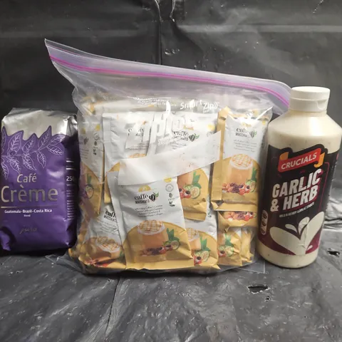 APPROXIMATELY 10 ASSORTED FOOD AND DRINK ITEMS TO INCLUDE GARLIC & HERB SAUCE, CAFFE MACCHIATO SACHETS, ETC