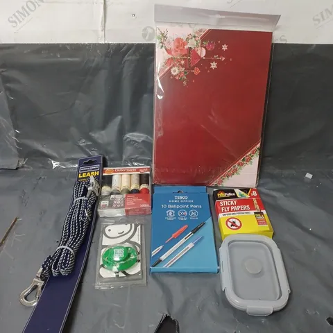 BOX OF APPROXIMATELY 20 ASSORTED HOUSEHOLD ITEMS TO INCLUDE DOG LEAD AND CRAFT SUPPLIES