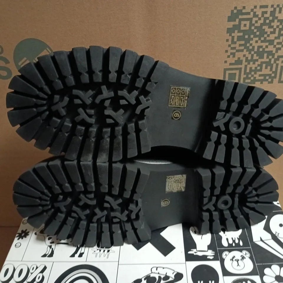 BOXED KOI THE CORRUPTER MEN'S SQUARE TOE SHOES IN BLACK - UK 9