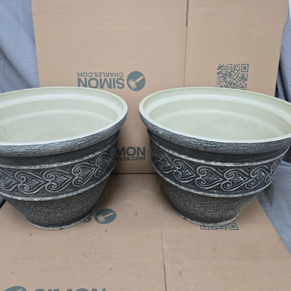 YOU GARDEN PAIR HEART 40CM WASHED GRANITE PLANTER 