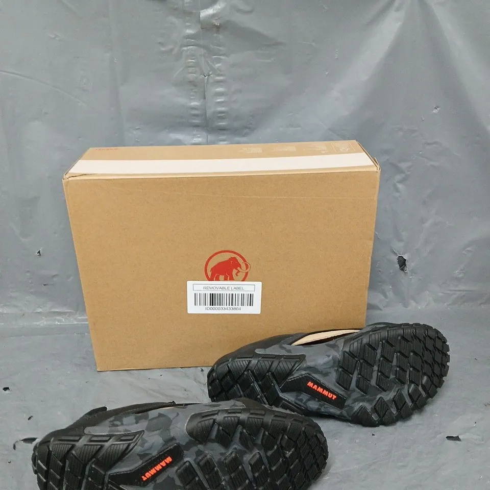 BOXED PAIR OF MAMMUT HUECO II AIR LOW BLACK UK 10 