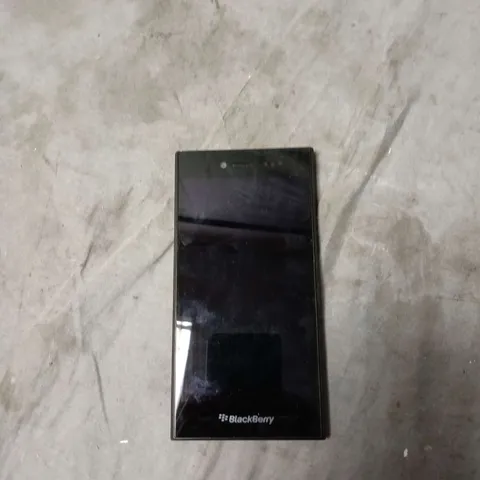 BLACKBERRY SMARTPHONE – BLACK, 8 MP REAR CAMERA 