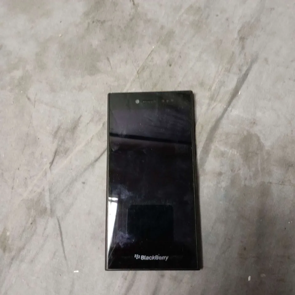 BLACKBERRY SMARTPHONE – BLACK, 8 MP REAR CAMERA 
