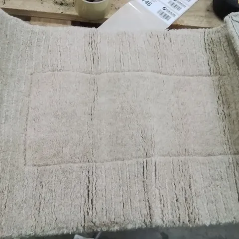 QUALITY DESIGNER AREA RUG - APPROXIMATELY 60X40CM