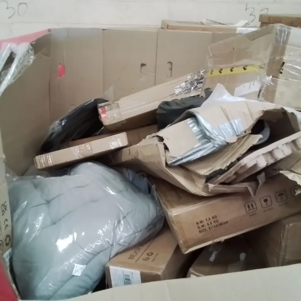 PALLET OF ASSORTED ITEMS TO INCLUDE: BASSINET AND BEDSIDE SLEEPER, CHILDREN'S TRICYCLE, CHILDREN'S WHEELBARROW, CAT LITTER BOX RAMP, PET BED, TOILET SEAT ECT