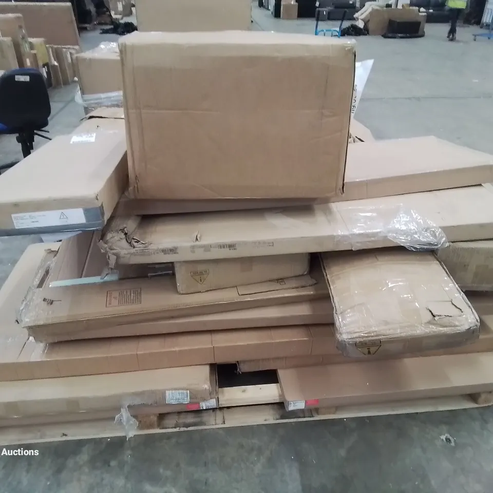 A PALLET OF VARIOUS FURNITURE PARTS 