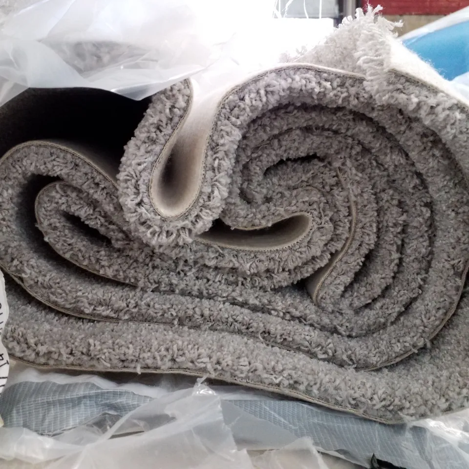 ROLL OF QUALITY SANTINO CASANOVA4 ROYAL GHOST CARPET APPROXIMATELY 3.9×4M