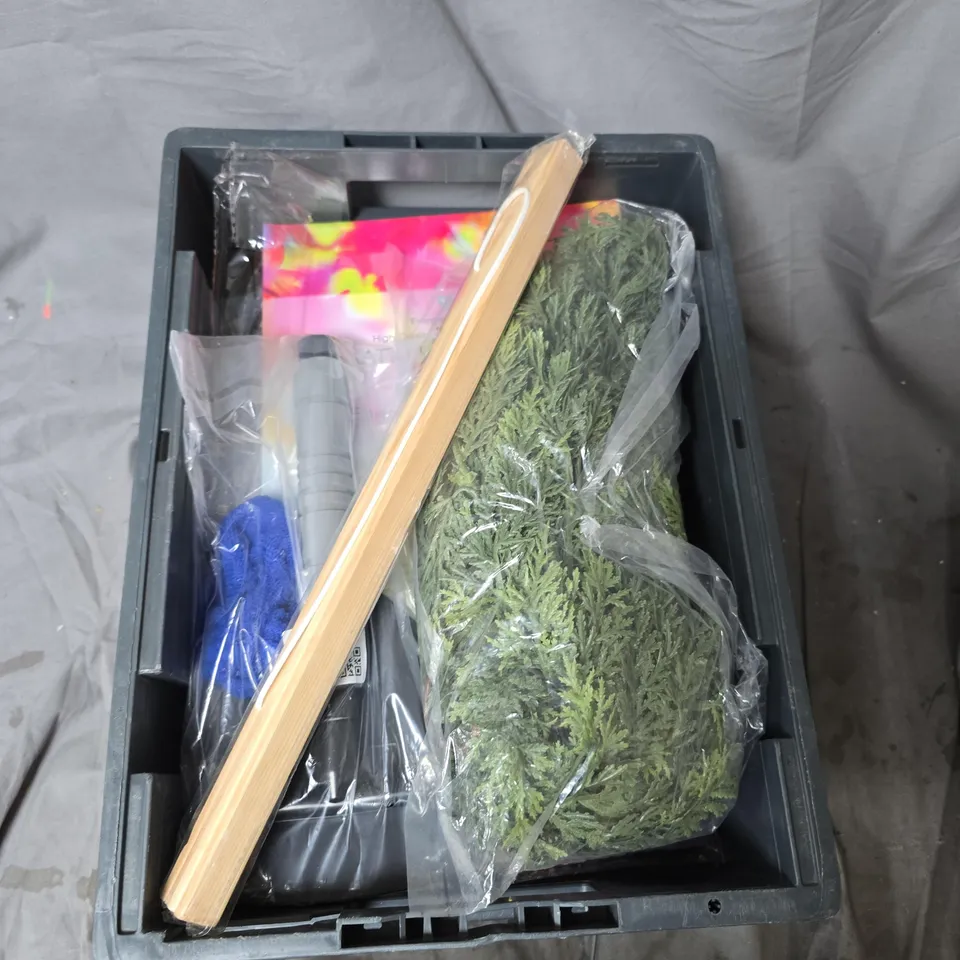 APPROXIMATELY 12 VARYING GARDEN ITEMS/TOOLS