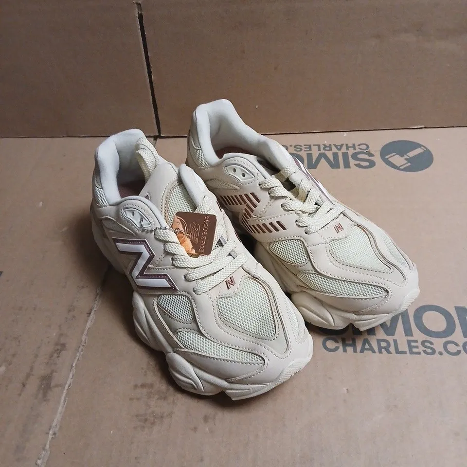 NEW BALANCE SNEAKERS – CREAM/OFF-WHITE MESH & SUEDE BOXED UK 6