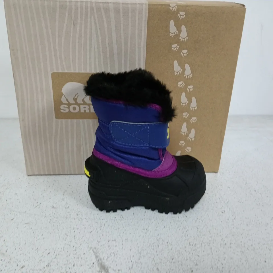 BOXED PAIR OF SOREL TODDLER SNOW COMMANDER BOOTS IN PURPPLE/BLACK - UK 4