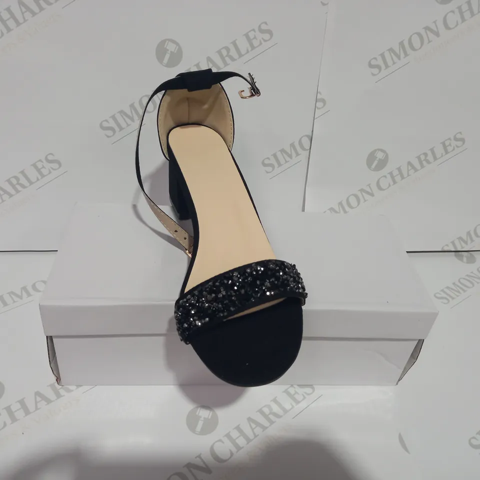 BOXED PAIR OF DESIGNER HEELS IN BLACK WITH JEWELLED EFFECT EU SIZE 38