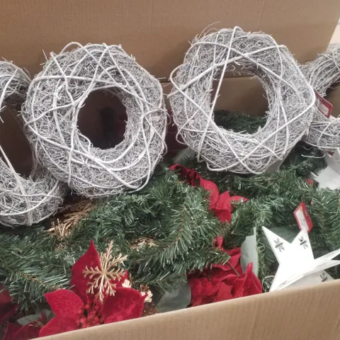 PALLET CONTAINING ASSORTED SEASONAL PRODUCTS & DECORATIONS INCLUDING RATTAN WREATHS, 3D WOODEN STARS, MEDIUM GREEN WREATHS & PLUSH PUMKINS