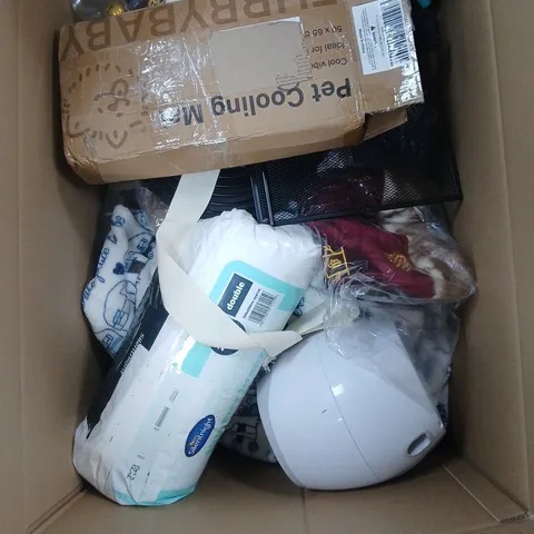 BOX OF APPROXIMATELY 20 MIXED ITEMS INCLUDING A PET COOLING MAT, DOG BALL DISPENSER