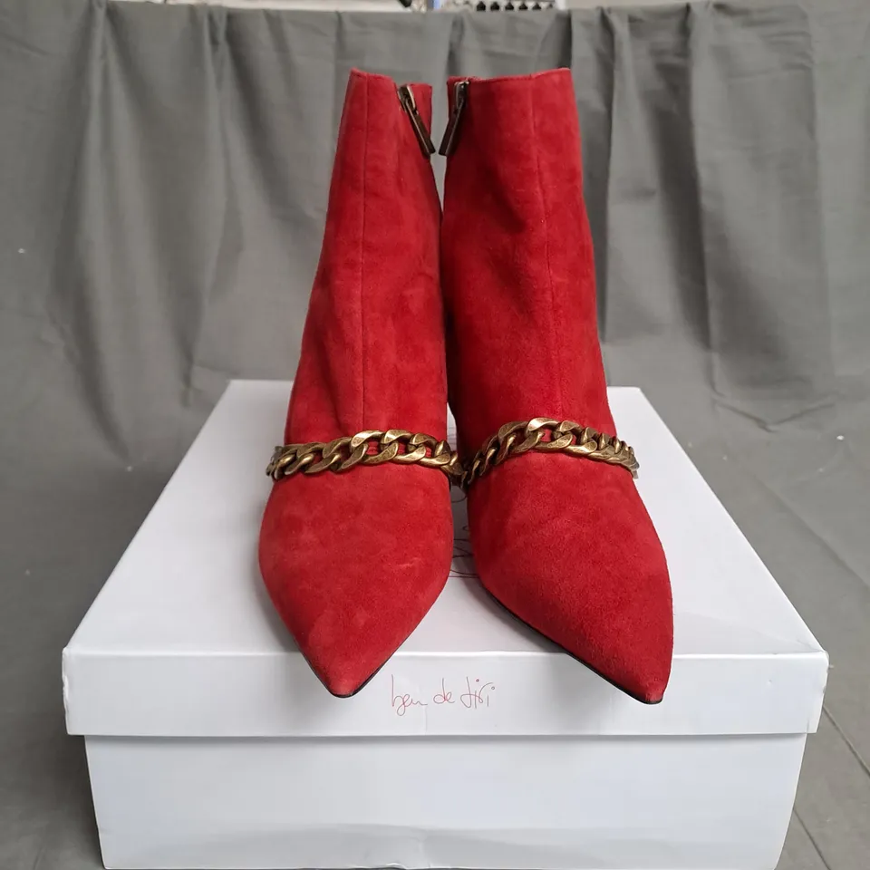BEN DE LISI CHAIN LINK SUEDE ANKLE BOOT SIZE 6
