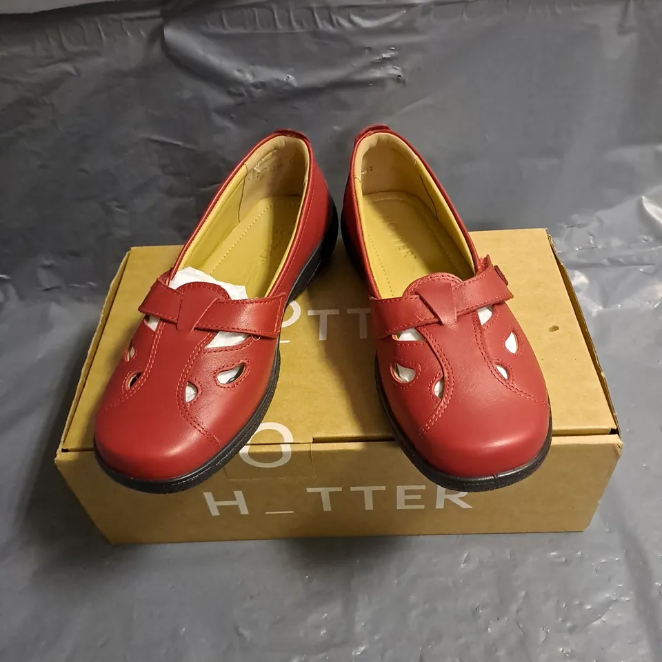 BOXED PAIR OF HOTTER NIRVANA SHOES IN SALSA SIZE UK 4