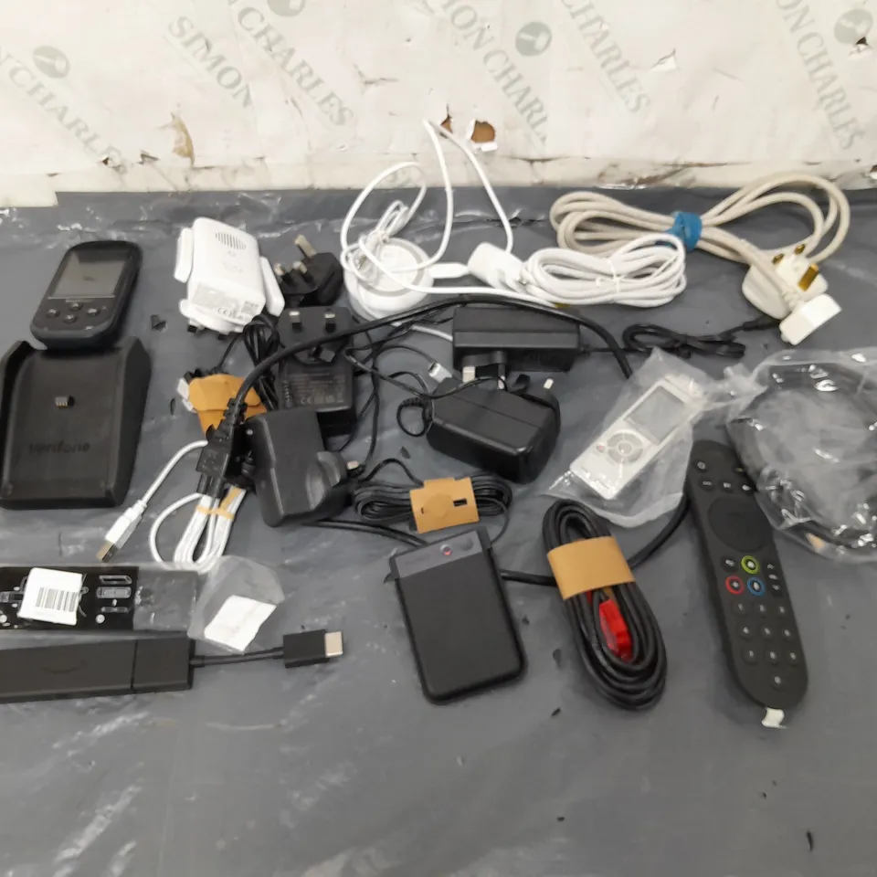 TOTE OF APPROXIMATELY 15 ASSORTED HOUSEHOLD  ITEMS TOO INCLUDE AMAZON STICK, WIRES, AND SMARTVIEW 3 ETC.