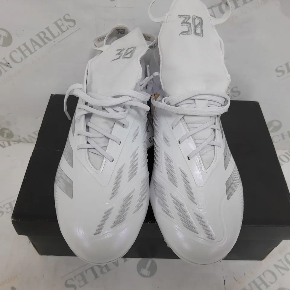 BOXED PAIR OF ADIDAS PREDATOR ELITE FOOTBALL BOOTS IN WHITE - UK 6.5