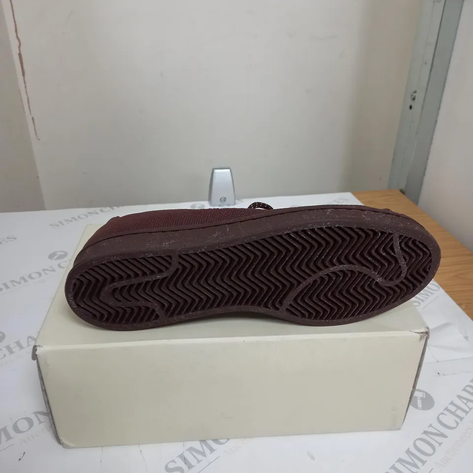 BOXED ADIDAS PHARRELL X SUPERSTARS SIZE 6