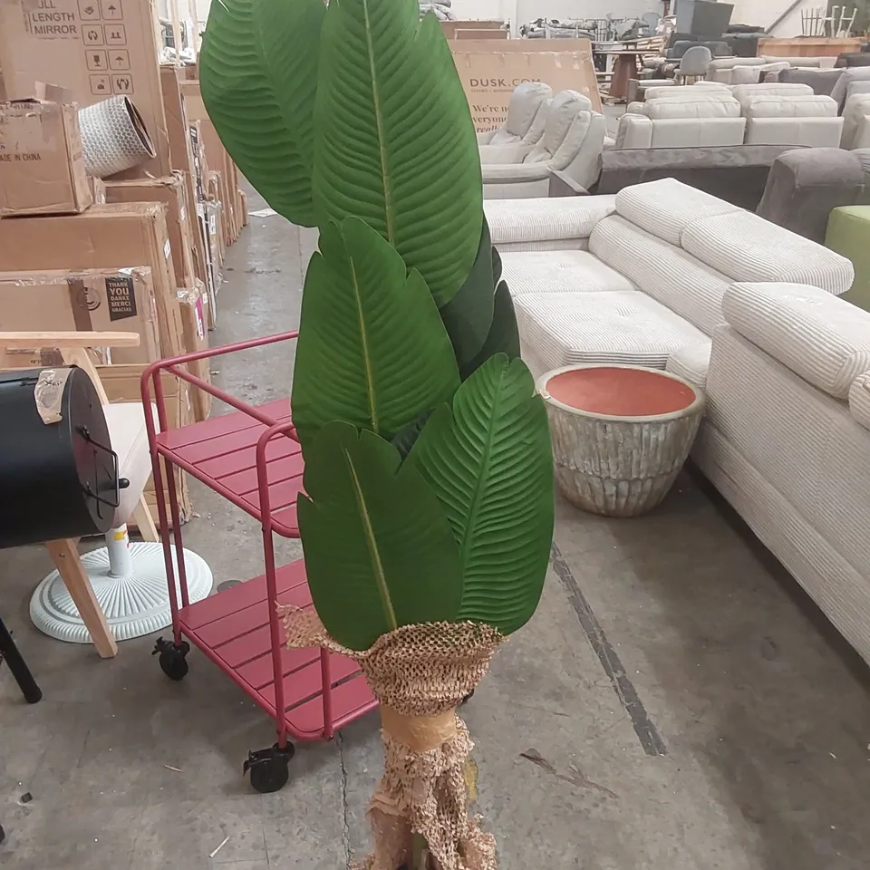 POTTED ARTIFICIAL PLANT 