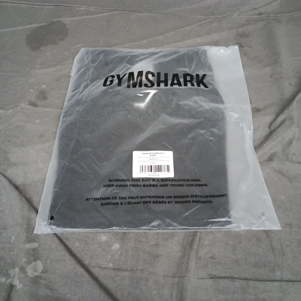 GYMSHARK SHADOW SEAMLESS T SHIRT IN BLACK – MUSCLE FIT –  SIZE S