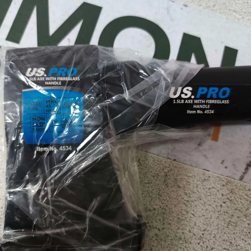 US PRO 1.5 LB AXE WITH FIBREGLASS HANDLE – BLUE/BLACK