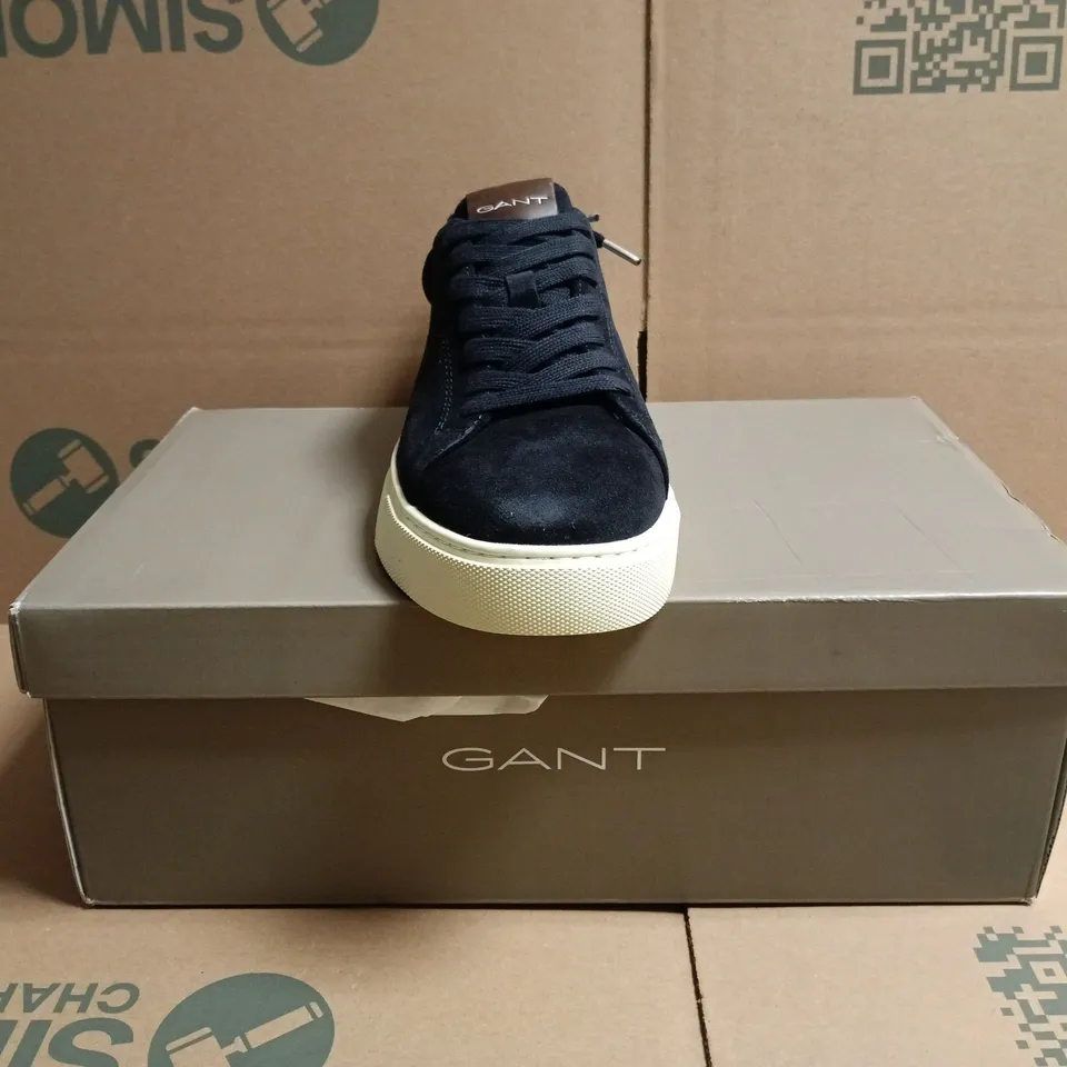 BOXED PAIR OF GANT COW SUEDE/COW LEATHER SHOES IN DARK NAVY SIZE EU 41