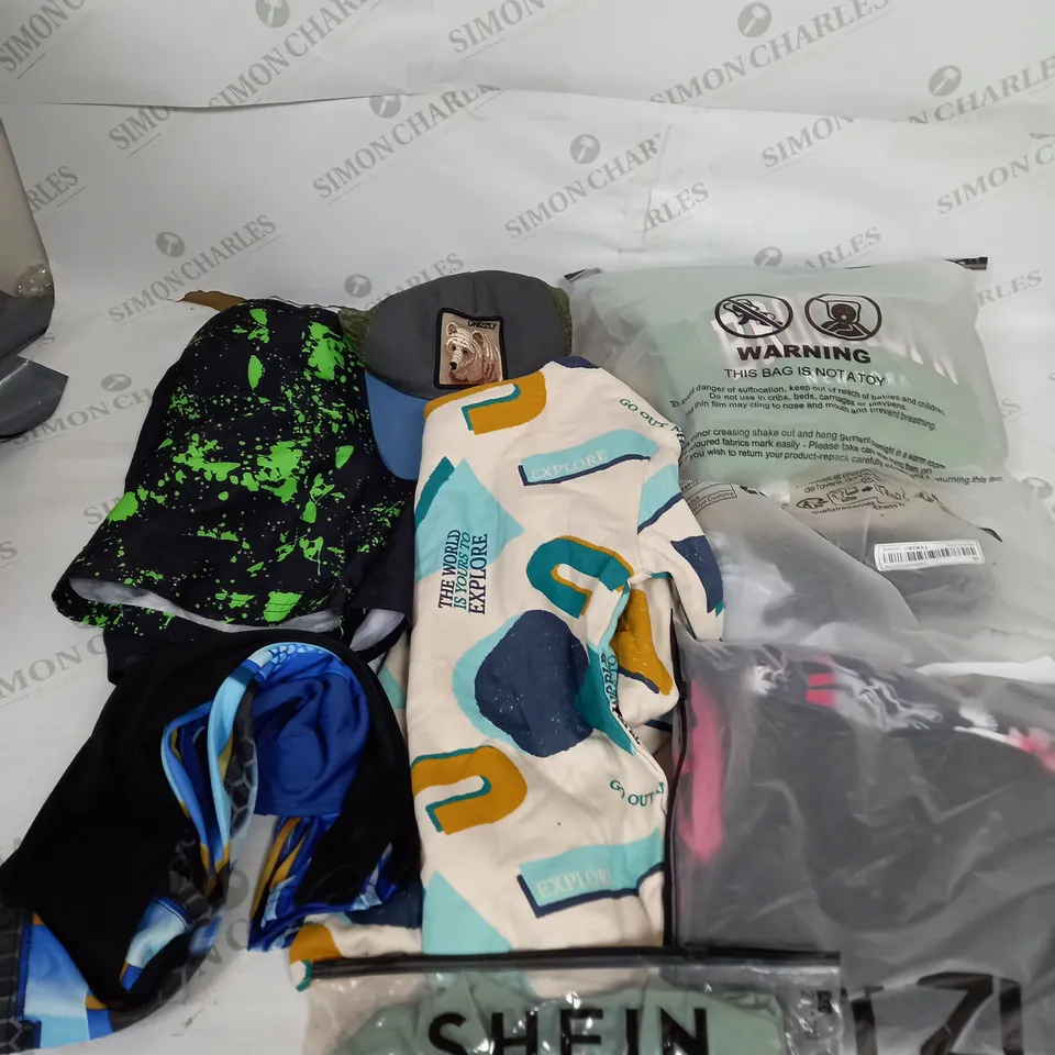 BOX OF ASSORTED CHILDRENS CLOTHING VARYING IN SIZE/COLOUR/STYLE TO INCLUDE:  TOPS, DRESSES, JUMPERS
