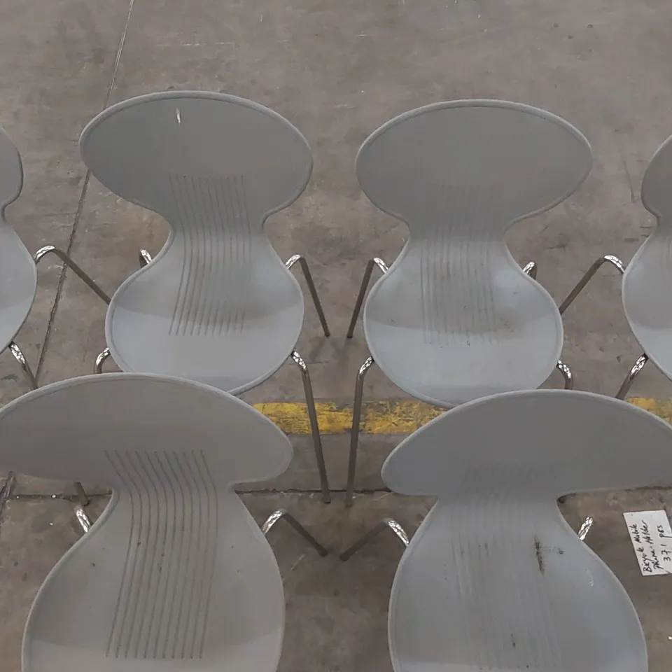 SET OF 6X METAL/PLASTIC CHAIRS (6 ITEMS)