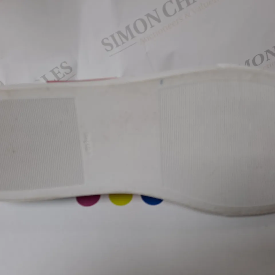 BOXED ADESSO TRAINER'S IN RED SIZE 7