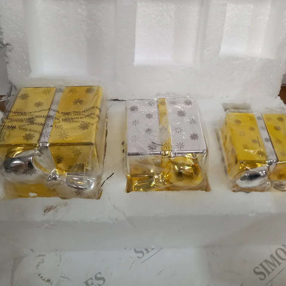 SANTA EXPRESS PRE-LIT SET OF GLASS PRESENTS